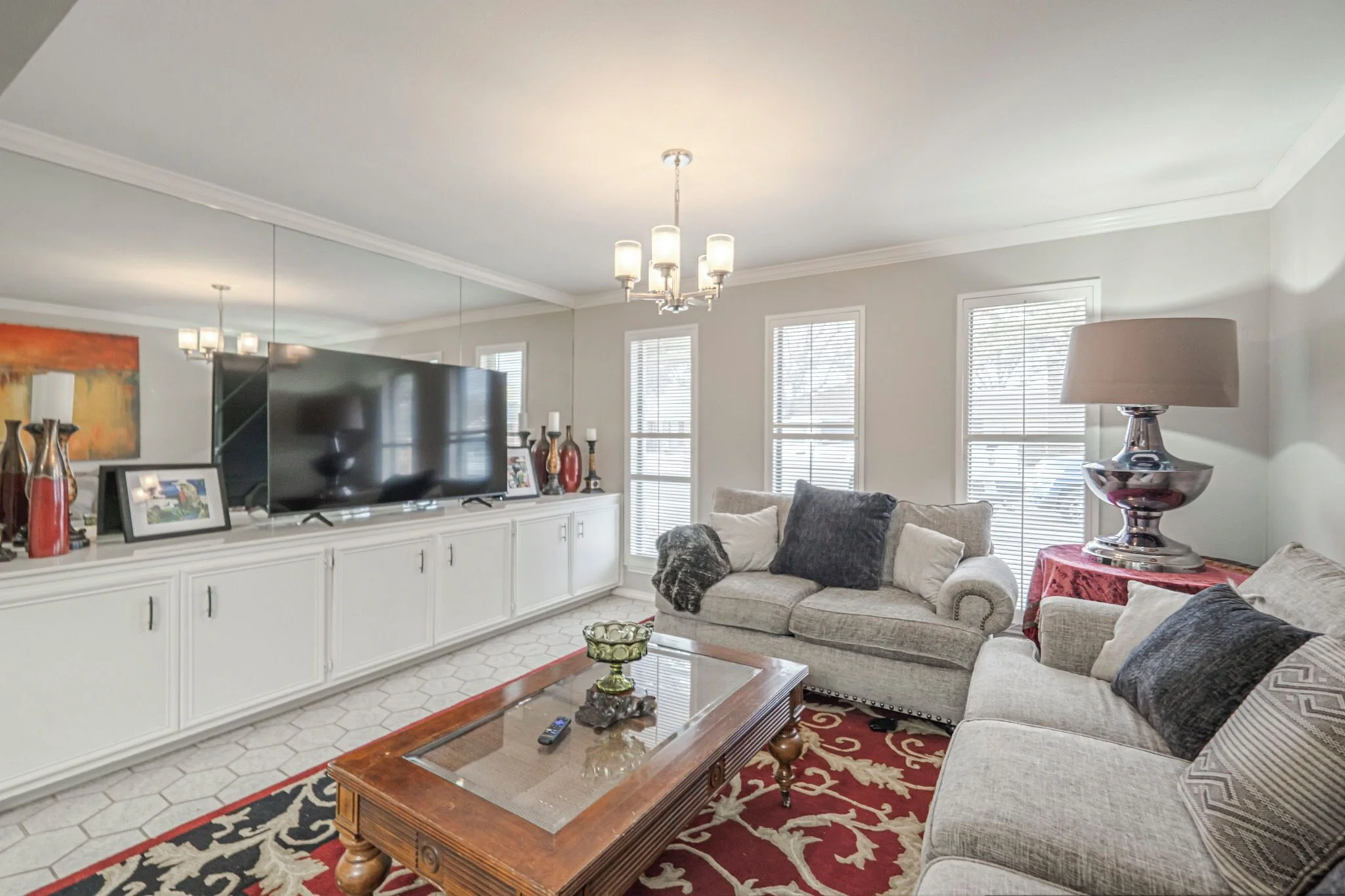Living Room at posh private - Photo 4