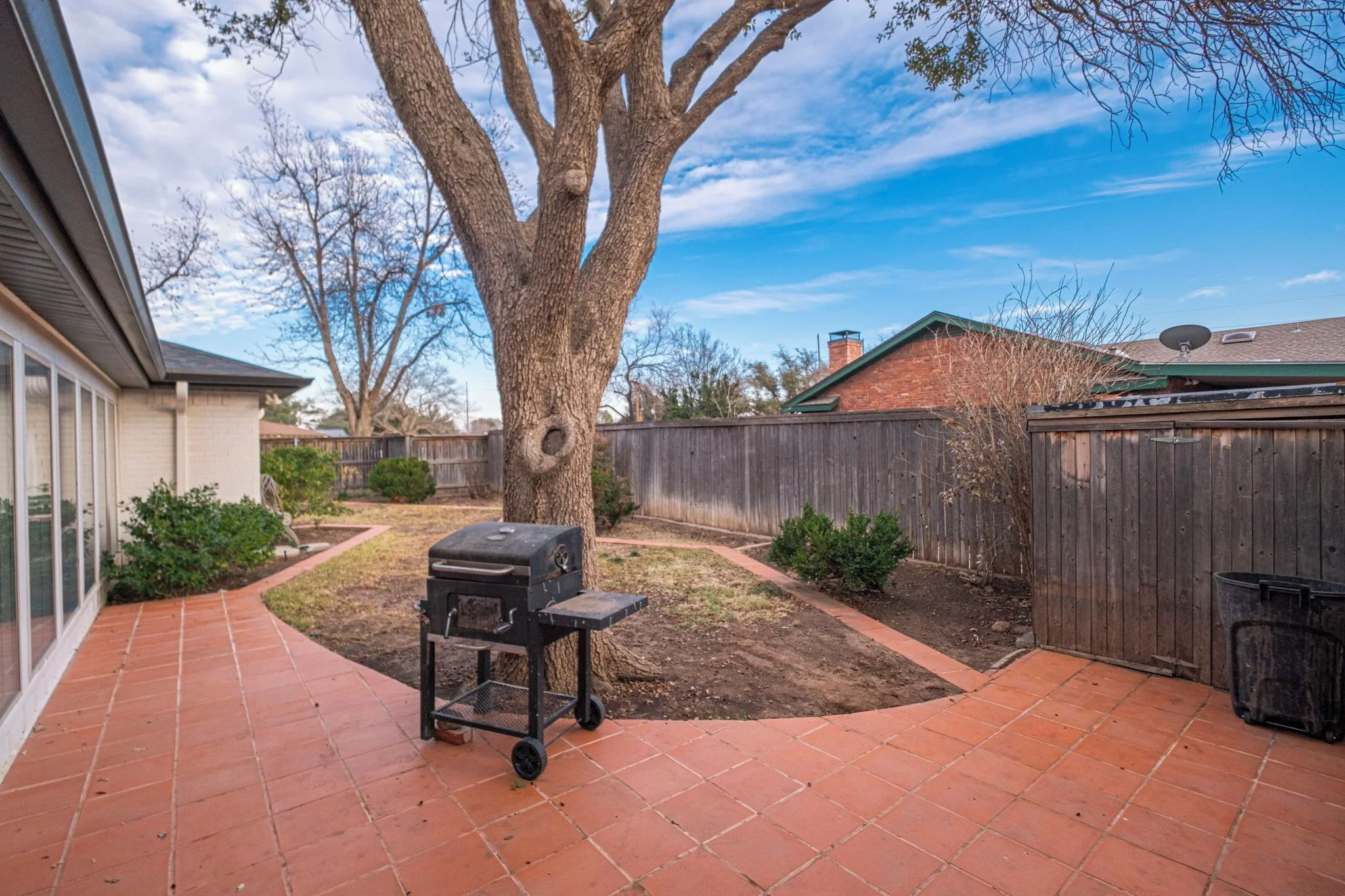 Backyard at posh private - Photo 2