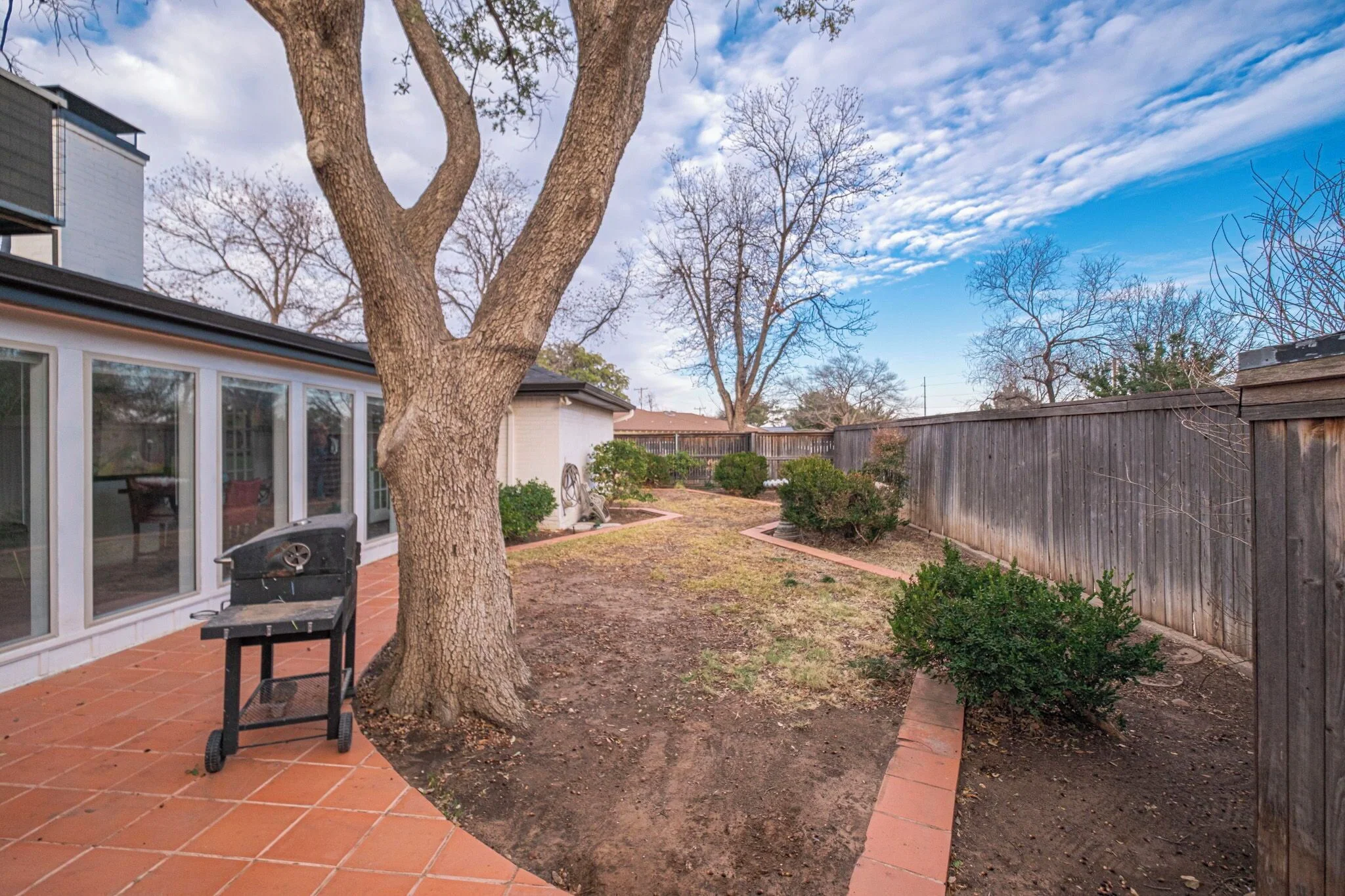 Backyard at posh private - Photo 3