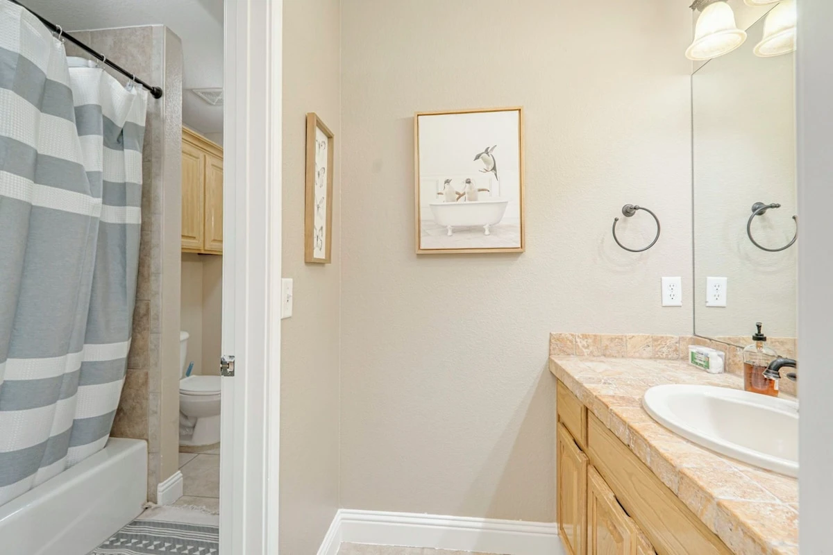 Bathroom at lincoln green - Photo 2