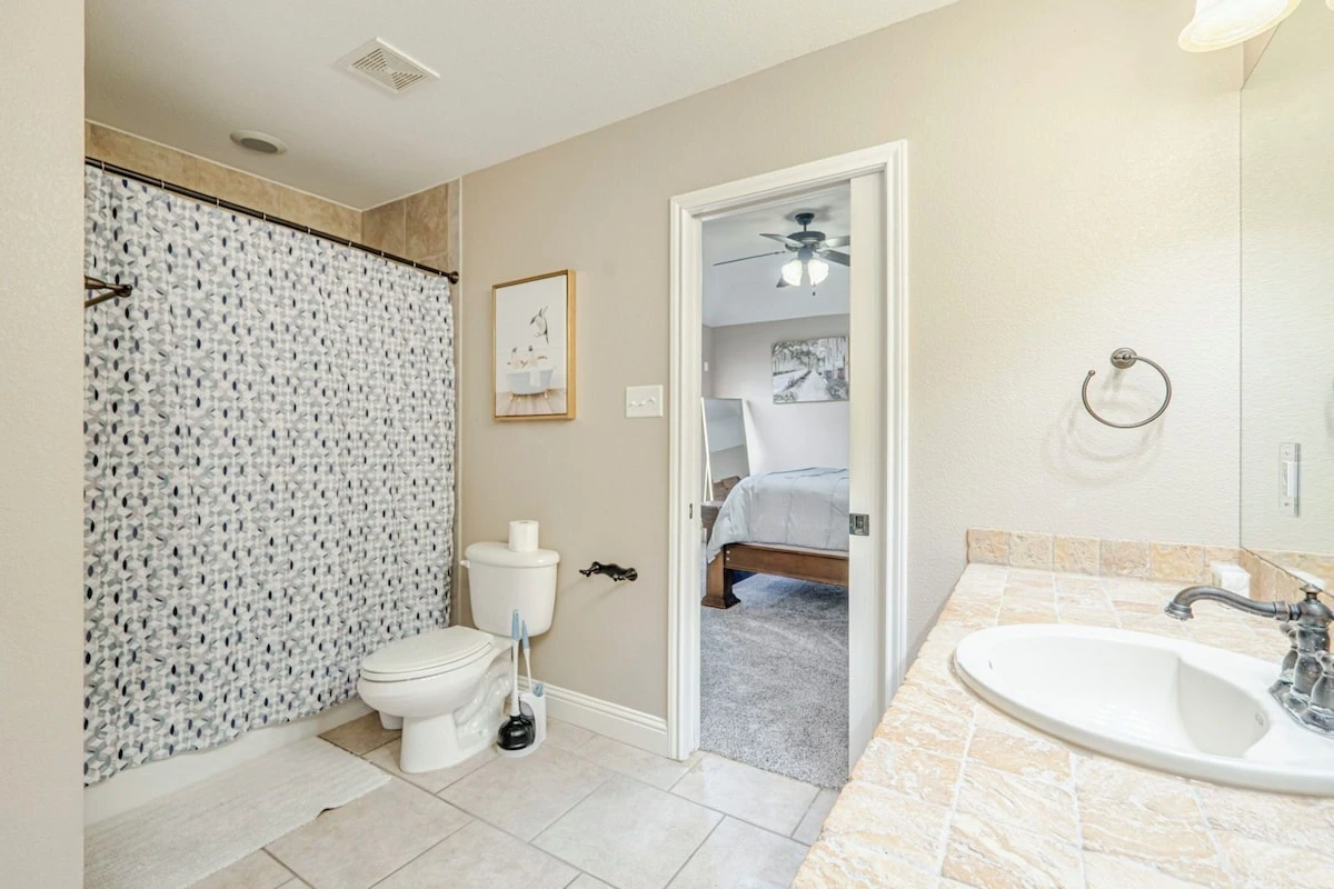 Bathroom at lincoln green - Photo 4