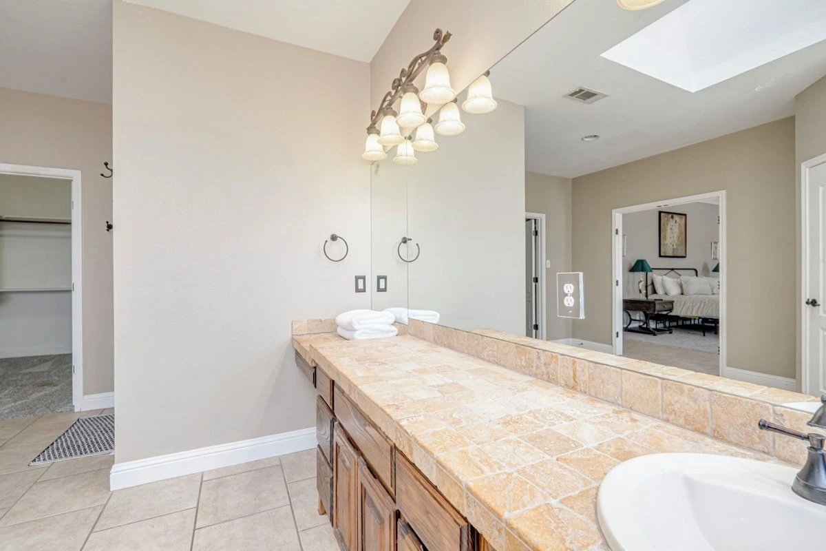 Bathroom at lincoln green - Photo 8
