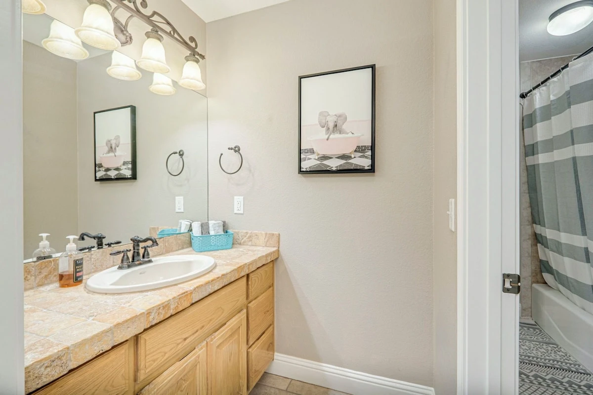 Bathroom at lincoln green - Photo 11