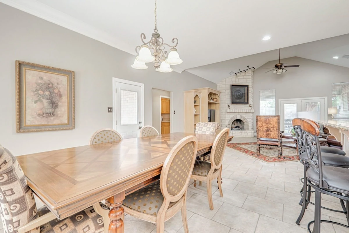 Dining Room at lincoln green - Photo 6