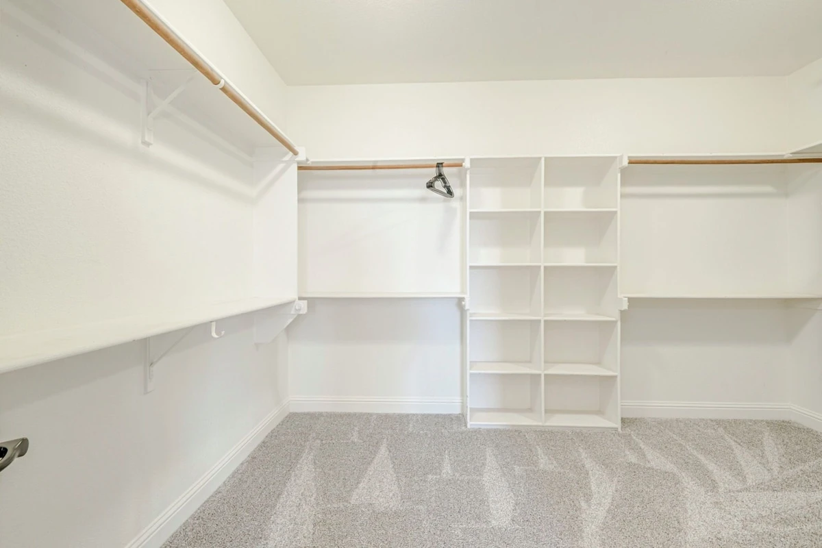 Living Room at lincoln green - Photo 5