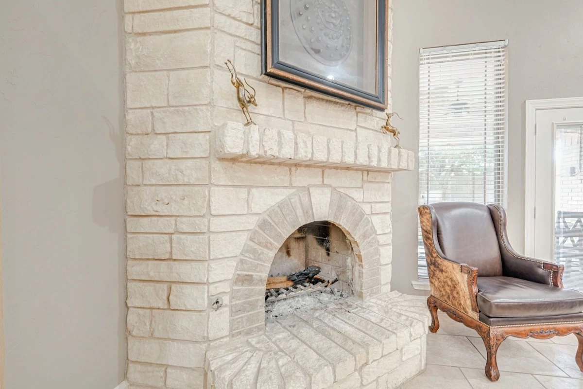 Living Room at lincoln green - Photo 6