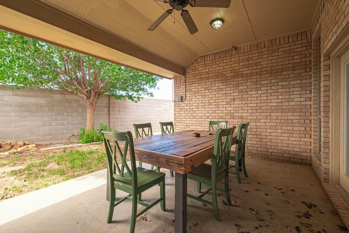 Outdoor Dining at lincoln green - Photo 1