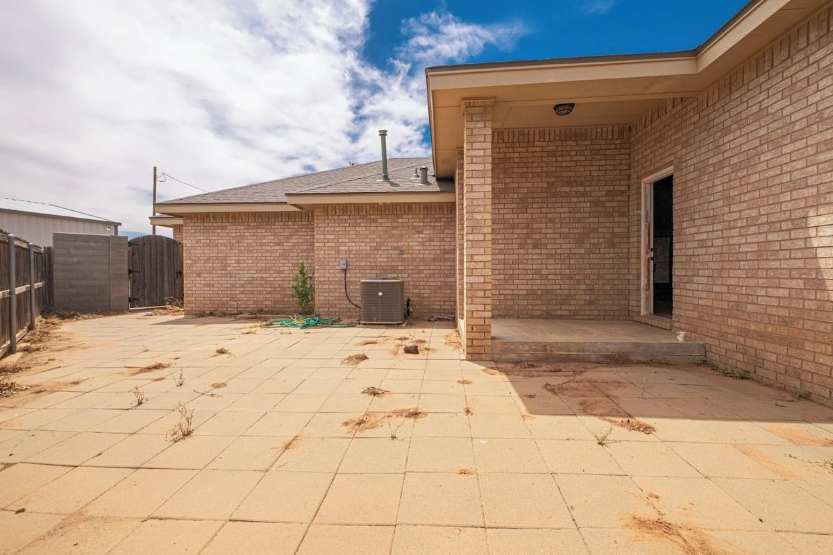 Yard at lincoln green - Photo 2