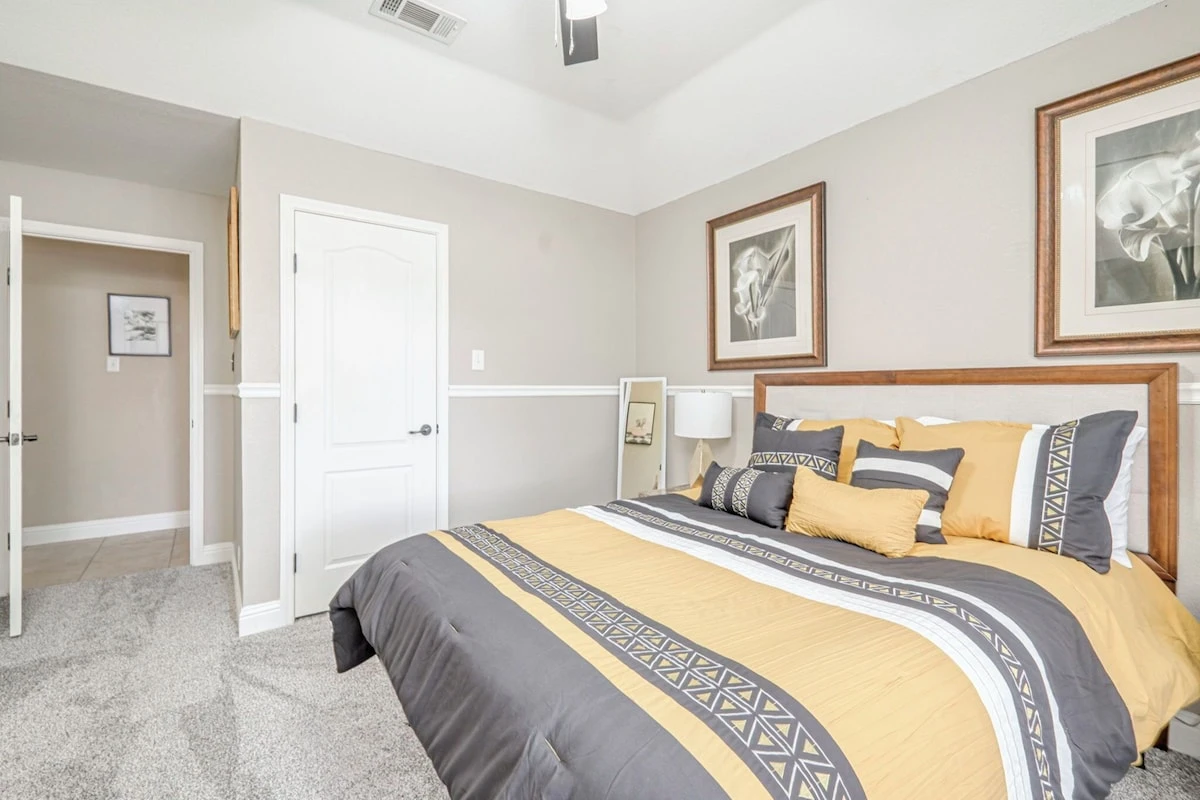 Bedroom at lincoln green - Photo 5
