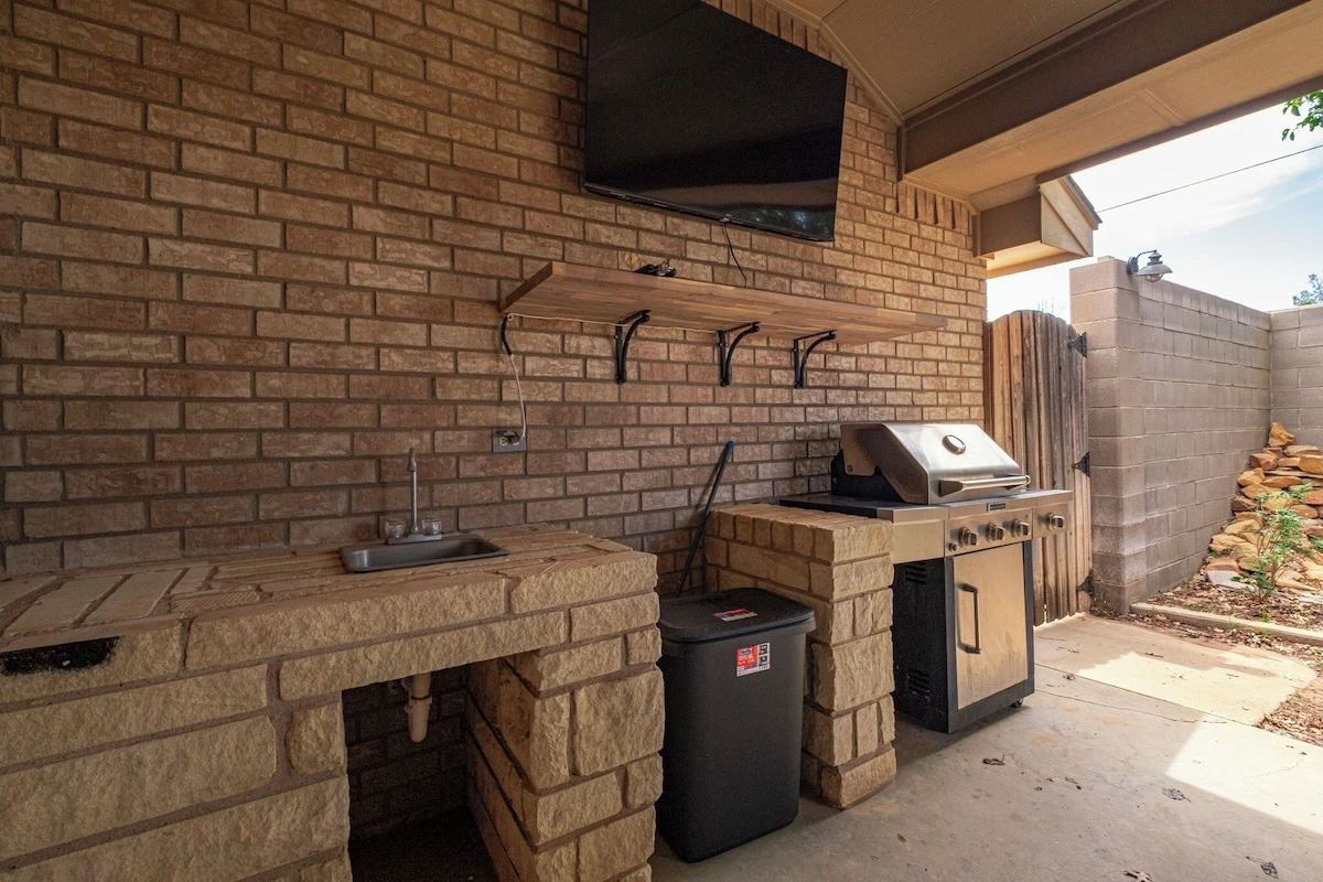 Patio at lincoln green - Photo 3