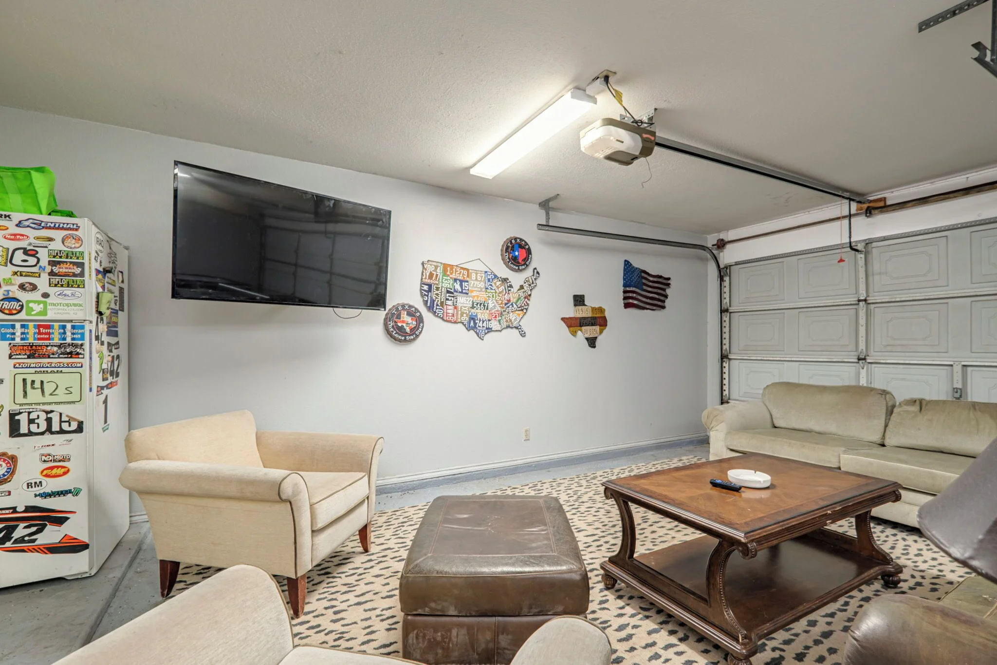 Garage at santiago dreams - Photo 1